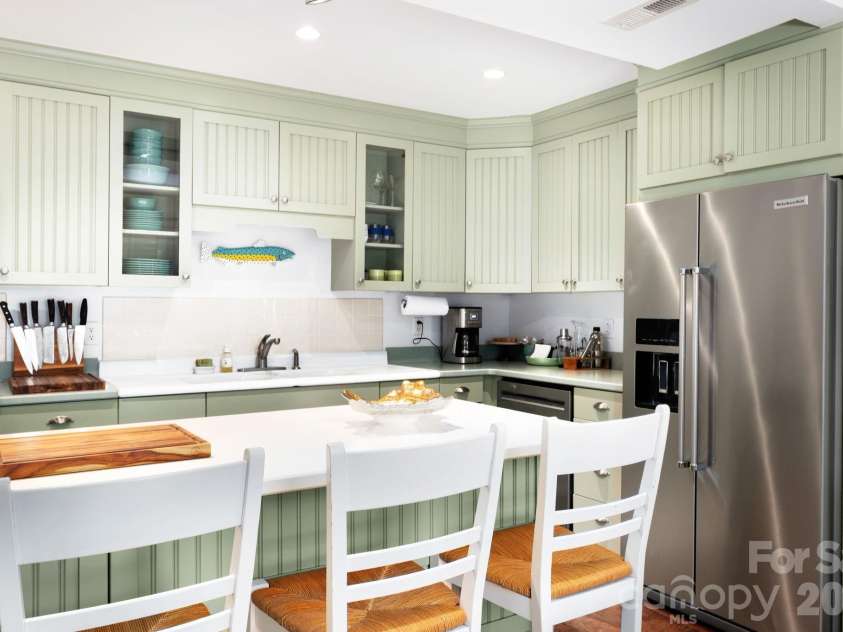 183 Blarney Road, Lake Lure, NC 28746.  MLS# CAR4326369, YatesRealty ID 49285. Breakfast bar seating
