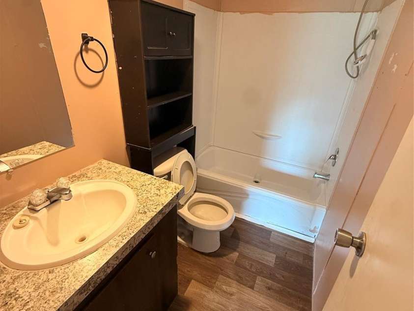 37 Mossy Brook Trail, Hendersonville, NC 28792.  MLS# CAR4418383, YatesRealty ID 49287. Hall Bathroom