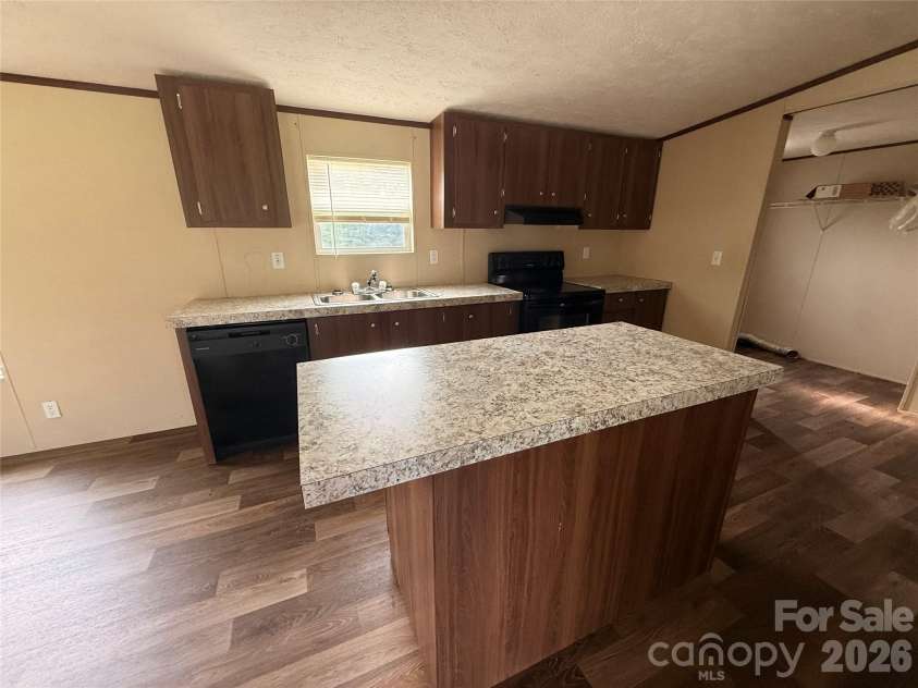 37 Mossy Brook Trail, Hendersonville, NC 28792.  MLS# CAR4418383, YatesRealty ID 49287. Kitchen