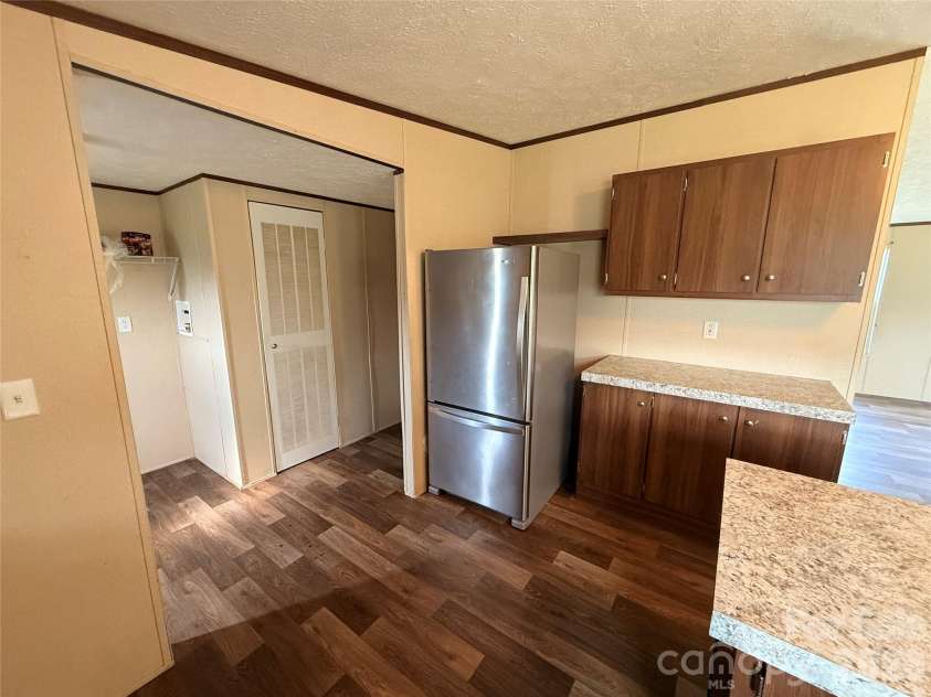 37 Mossy Brook Trail, Hendersonville, NC 28792.  MLS# CAR4418383, YatesRealty ID 49287. Kitchen