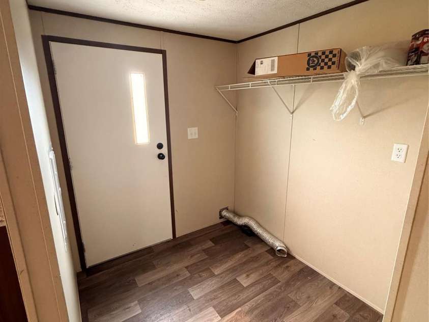 37 Mossy Brook Trail, Hendersonville, NC 28792.  MLS# CAR4418383, YatesRealty ID 49287. Laundry