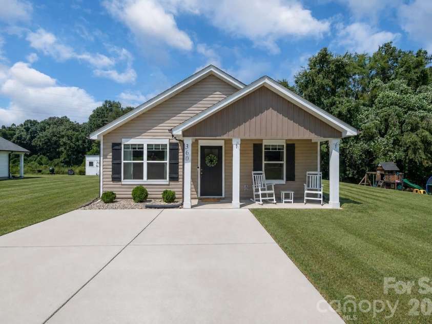 360 Sexton Street, Kannapolis, NC 28081.  MLS# CAR4416394, YatesRealty ID 49288. 
