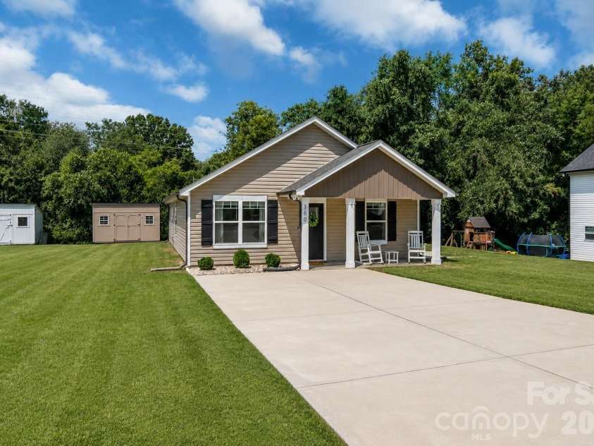 360 Sexton Street, Kannapolis, NC 28081.  MLS# CAR4416394, YatesRealty ID 49288. 