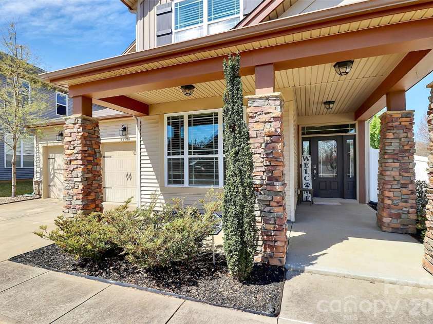 5519 Hubbard Point Drive, Charlotte, NC 28269.  MLS# CAR4419851, YatesRealty ID 49289. 