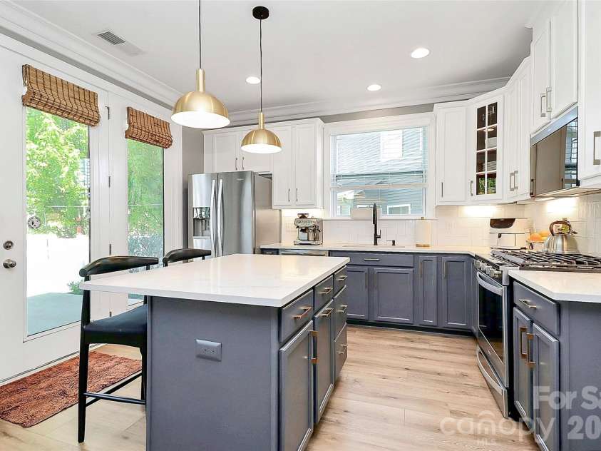 5519 Hubbard Point Drive, Charlotte, NC 28269.  MLS# CAR4419851, YatesRealty ID 49289. 