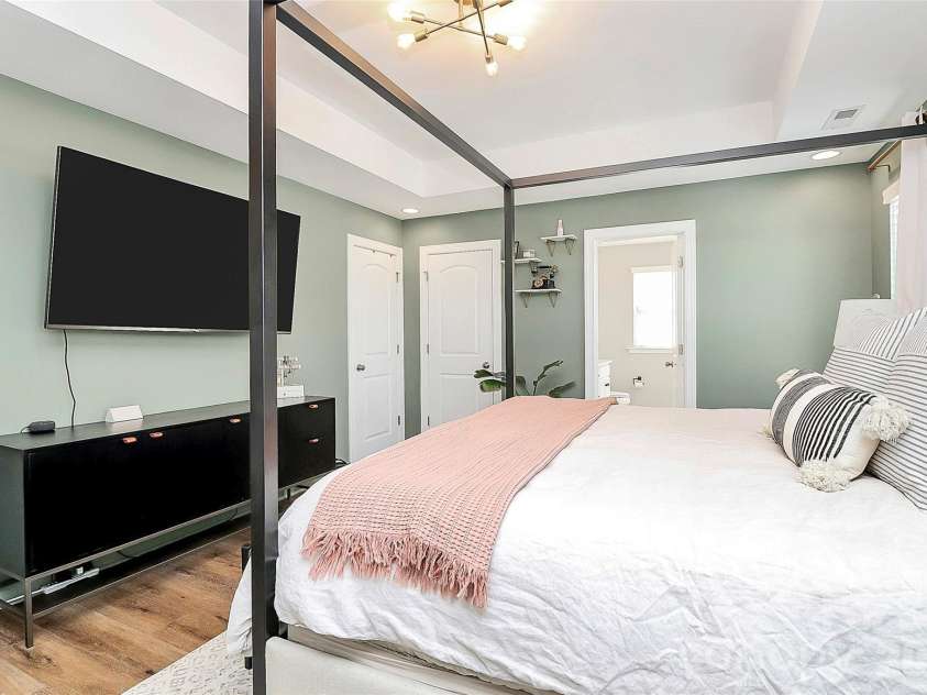 5519 Hubbard Point Drive, Charlotte, NC 28269.  MLS# CAR4419851, YatesRealty ID 49289. 