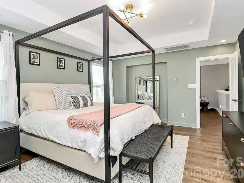 5519 Hubbard Point Drive, Charlotte, NC 28269.  MLS# CAR4419851, YatesRealty ID 49289. 