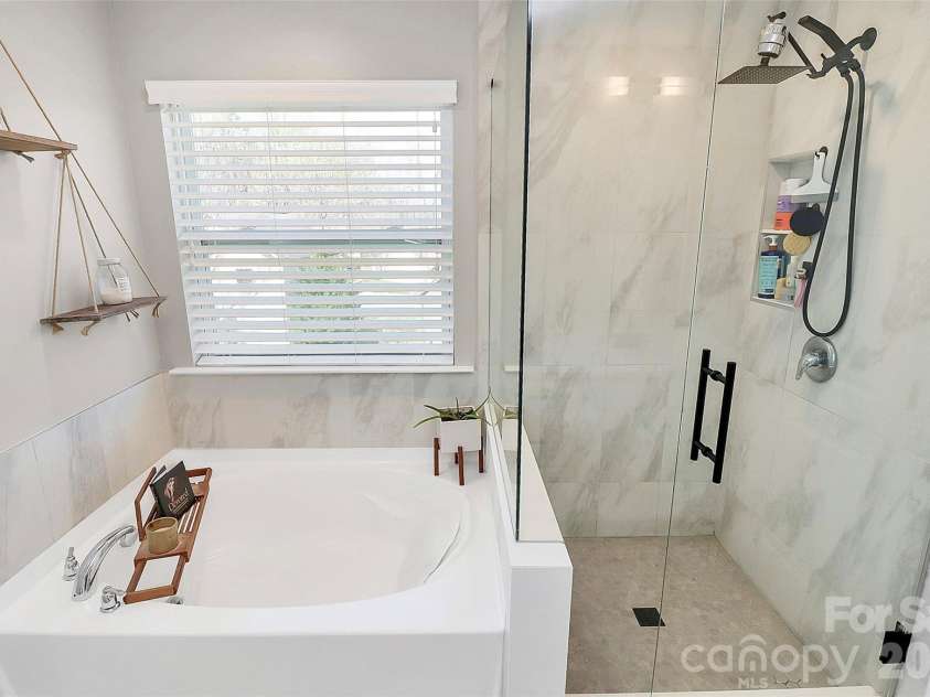 5519 Hubbard Point Drive, Charlotte, NC 28269.  MLS# CAR4419851, YatesRealty ID 49289. 