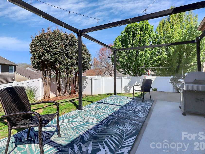 5519 Hubbard Point Drive, Charlotte, NC 28269.  MLS# CAR4419851, YatesRealty ID 49289. 