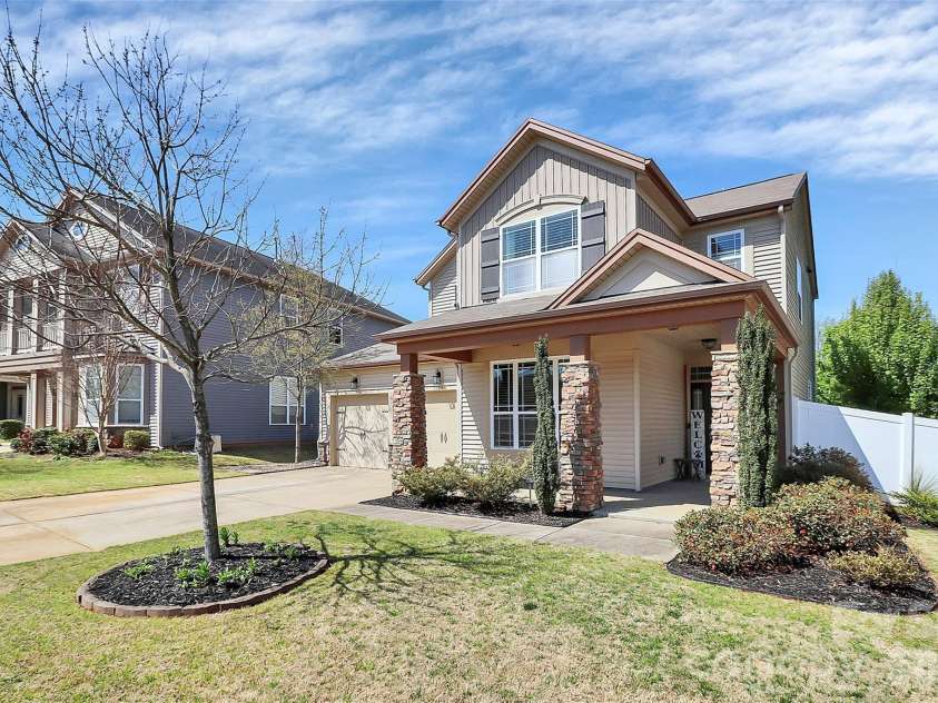 5519 Hubbard Point Drive, Charlotte, NC 28269.  MLS# CAR4419851, YatesRealty ID 49289. 
