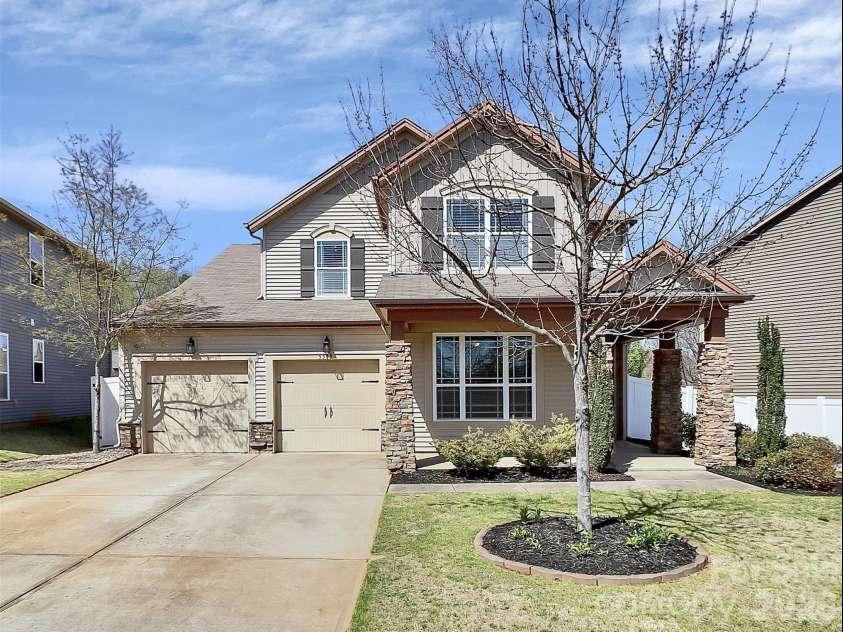 5519 Hubbard Point Drive, Charlotte, NC 28269.  MLS# CAR4419851, YatesRealty ID 49289. 