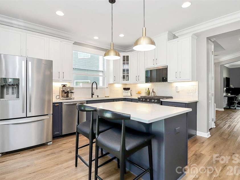 5519 Hubbard Point Drive, Charlotte, NC 28269.  MLS# CAR4419851, YatesRealty ID 49289. Everything Upgraded