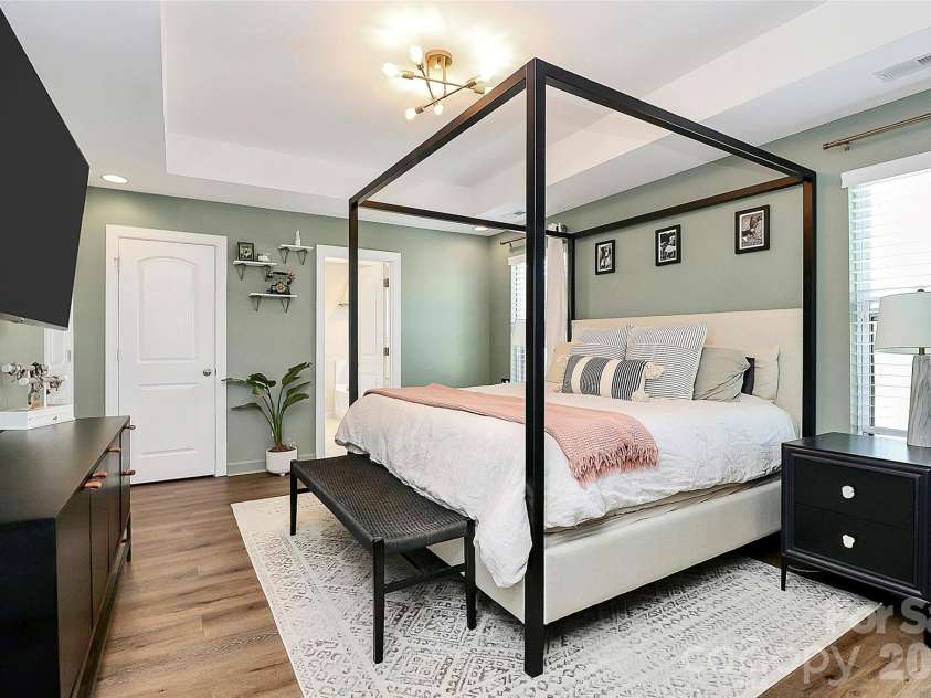 5519 Hubbard Point Drive, Charlotte, NC 28269.  MLS# CAR4419851, YatesRealty ID 49289. Primary Bed w tray ceiling