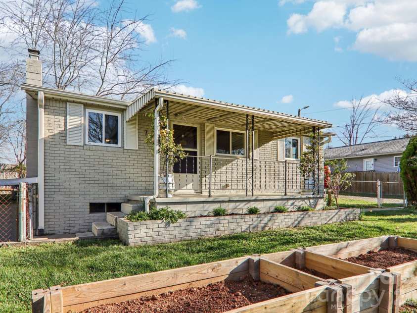 11 Huffman Road, Asheville, NC 28806.  MLS# CAR4355865, YatesRealty ID 4929. 