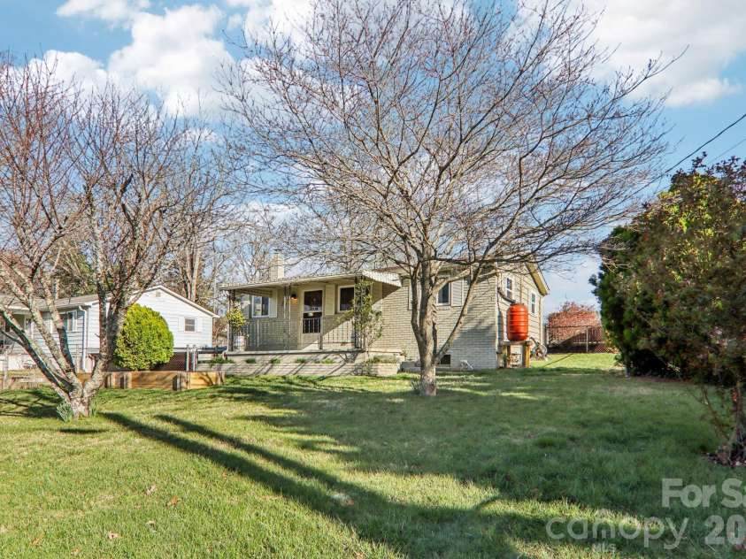11 Huffman Road, Asheville, NC 28806.  MLS# CAR4355865, YatesRealty ID 4929. 