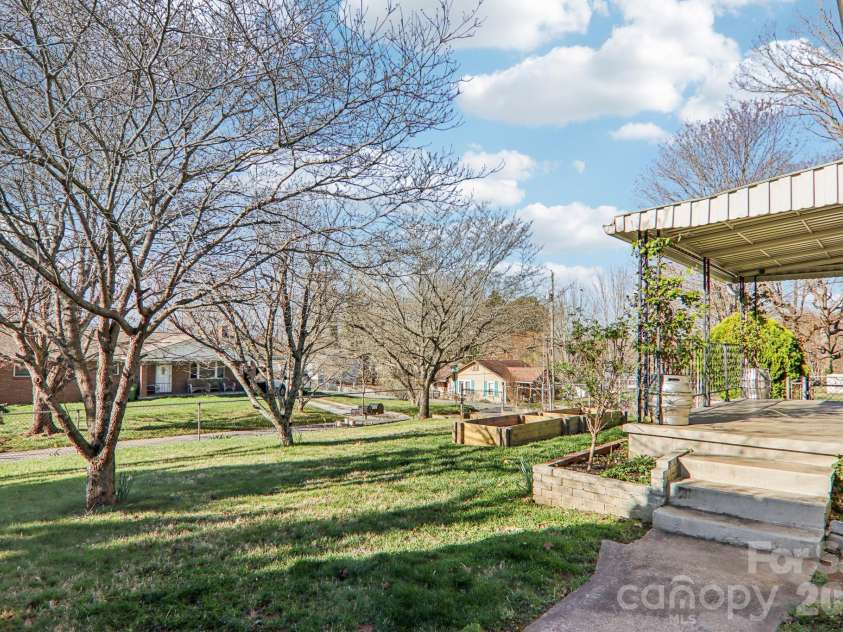 11 Huffman Road, Asheville, NC 28806.  MLS# CAR4355865, YatesRealty ID 4929. 