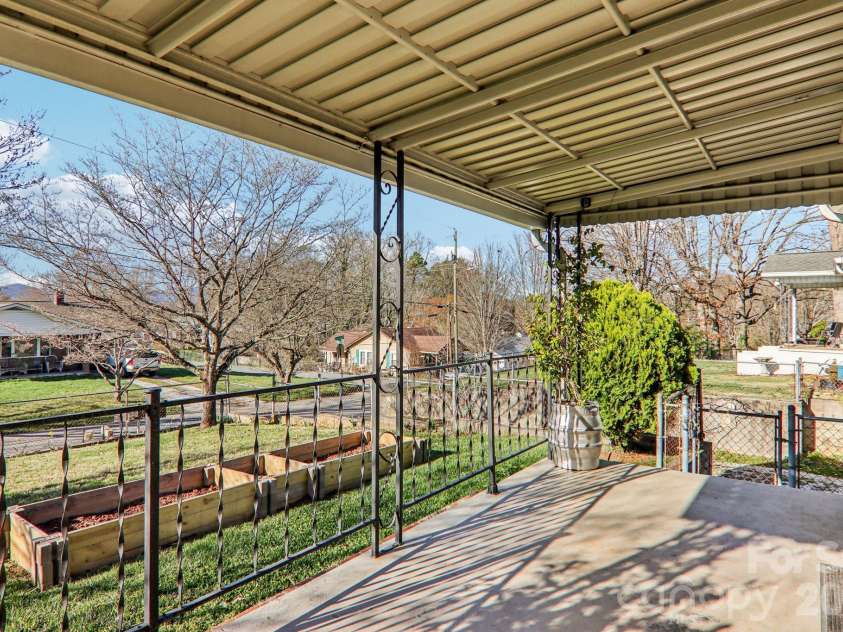 11 Huffman Road, Asheville, NC 28806.  MLS# CAR4355865, YatesRealty ID 4929. 