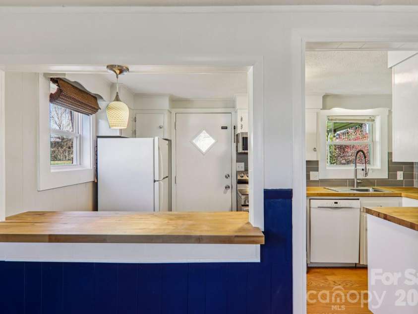 11 Huffman Road, Asheville, NC 28806.  MLS# CAR4355865, YatesRealty ID 4929. 