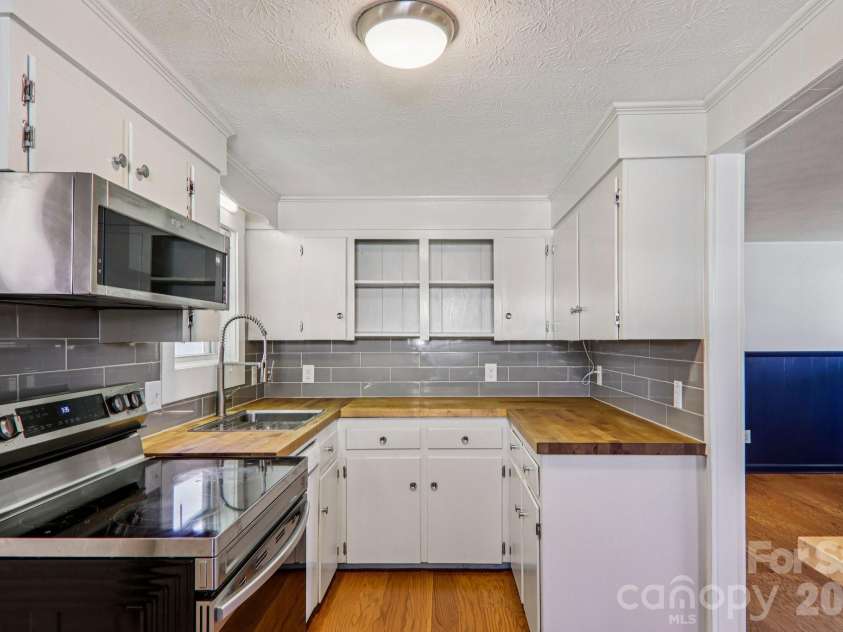 11 Huffman Road, Asheville, NC 28806.  MLS# CAR4355865, YatesRealty ID 4929. 