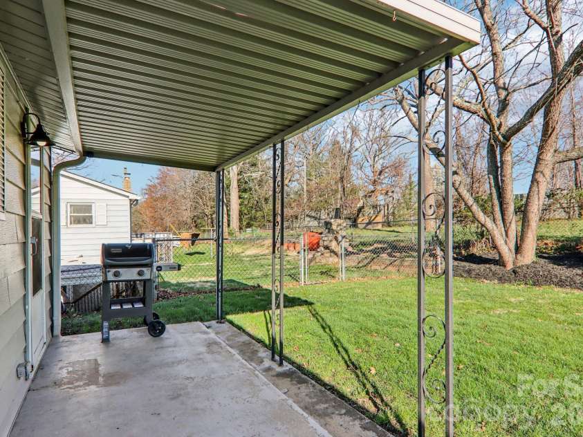 11 Huffman Road, Asheville, NC 28806.  MLS# CAR4355865, YatesRealty ID 4929. 