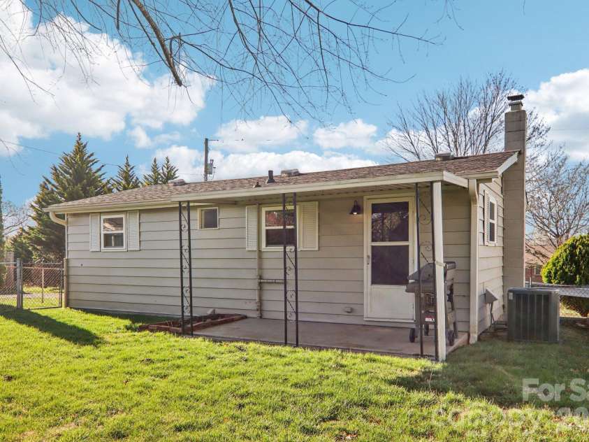 11 Huffman Road, Asheville, NC 28806.  MLS# CAR4355865, YatesRealty ID 4929. 