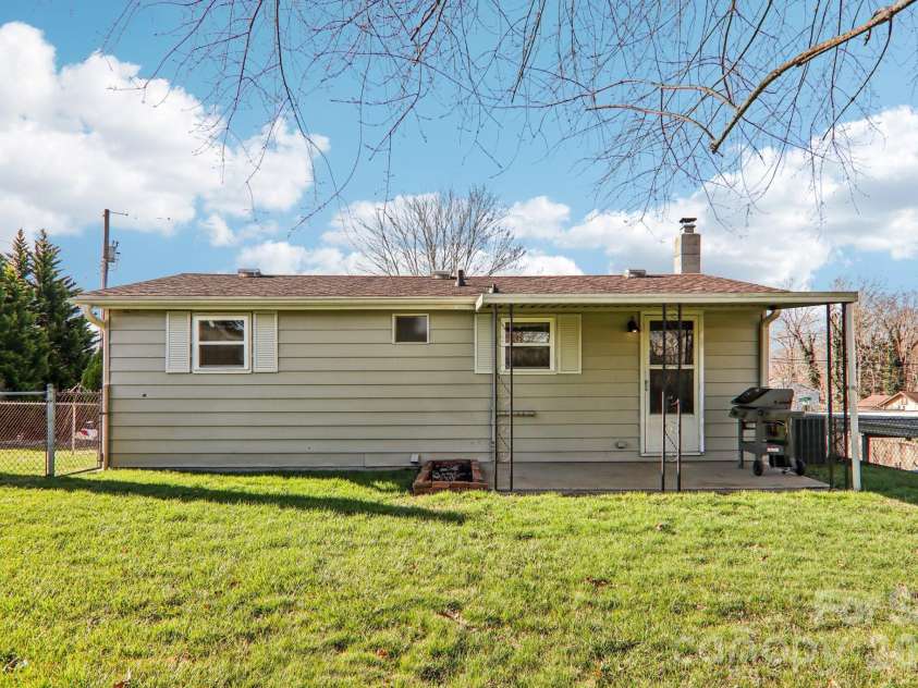 11 Huffman Road, Asheville, NC 28806.  MLS# CAR4355865, YatesRealty ID 4929. 