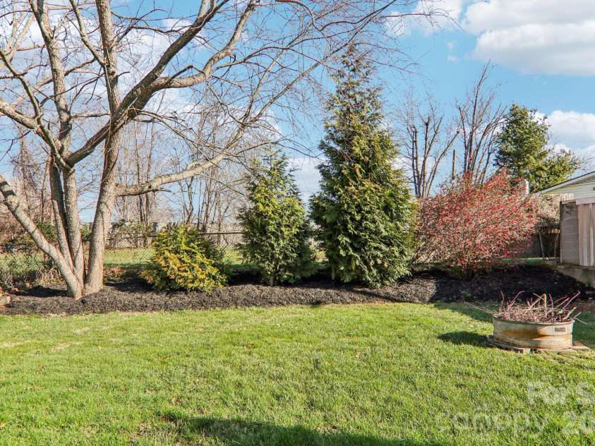 11 Huffman Road, Asheville, NC 28806.  MLS# CAR4355865, YatesRealty ID 4929. 