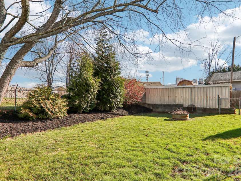 11 Huffman Road, Asheville, NC 28806.  MLS# CAR4355865, YatesRealty ID 4929. 