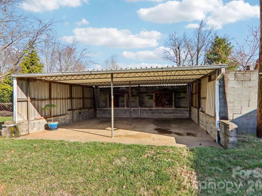 11 Huffman Road, Asheville, NC 28806.  MLS# CAR4355865, YatesRealty ID 4929. 