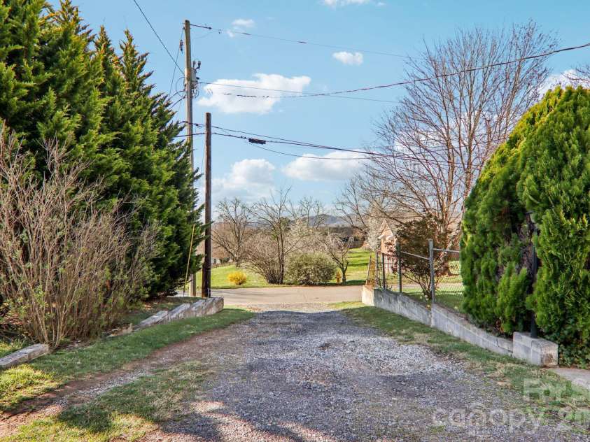11 Huffman Road, Asheville, NC 28806.  MLS# CAR4355865, YatesRealty ID 4929. 