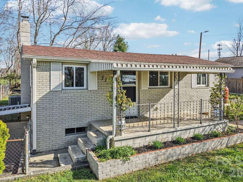 11 Huffman Road, Asheville, NC 28806.  MLS# CAR4355865, YatesRealty ID 4929. 