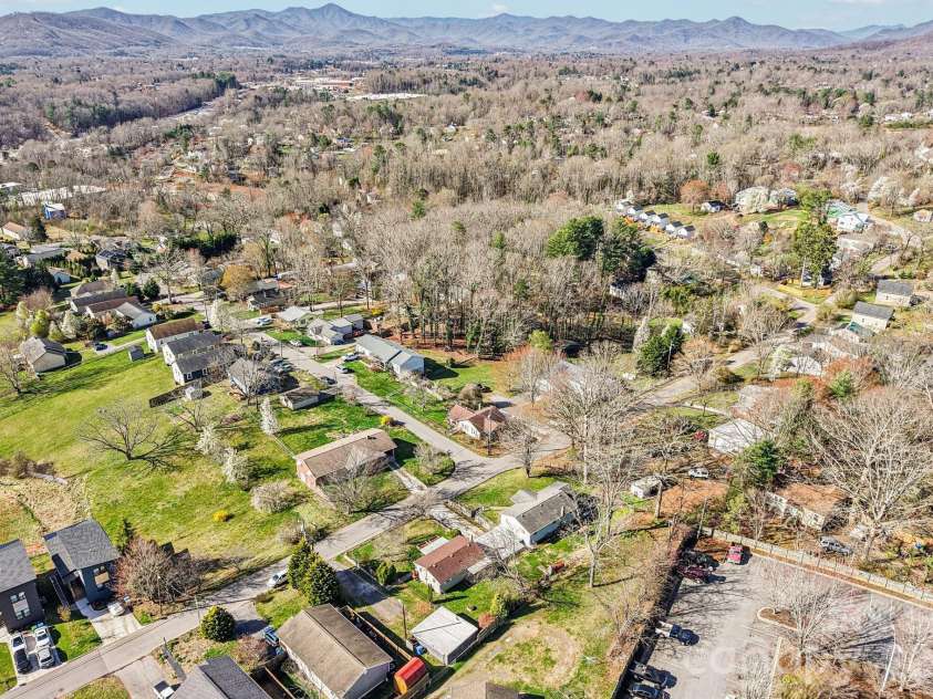11 Huffman Road, Asheville, NC 28806.  MLS# CAR4355865, YatesRealty ID 4929. 