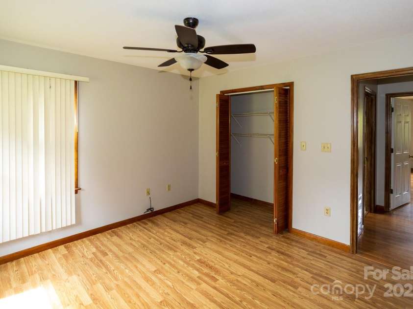 9 Lorena Drive, Asheville, NC 28806.  MLS# CAR4225982, YatesRealty ID 4929. 