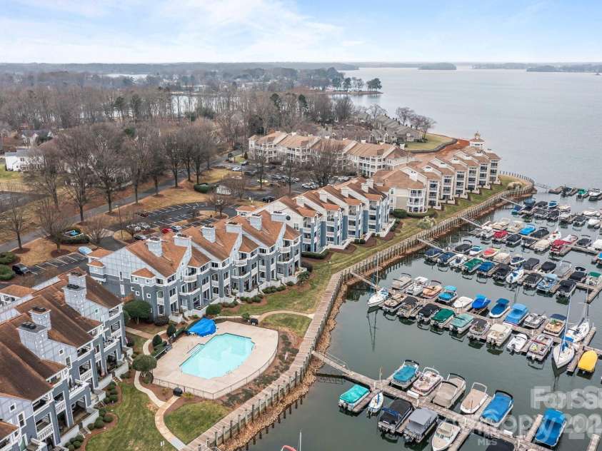 18669 Vineyard Point Lane, Cornelius, NC 28031.  MLS# CAR4419919, YatesRealty ID 49290. 