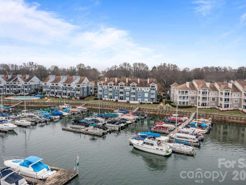 18669 Vineyard Point Lane, Cornelius, NC 28031.  MLS# CAR4419919, YatesRealty ID 49290. 