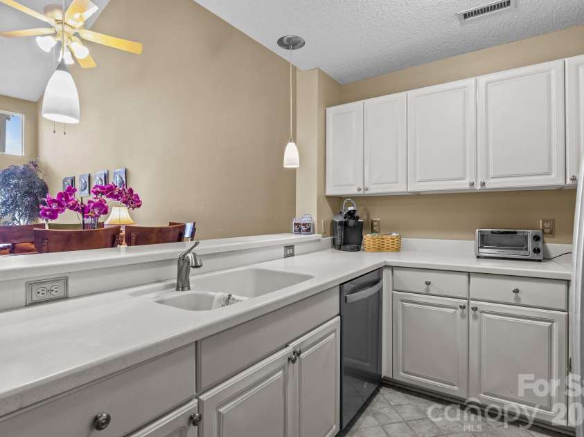 18669 Vineyard Point Lane, Cornelius, NC 28031.  MLS# CAR4419919, YatesRealty ID 49290. 
