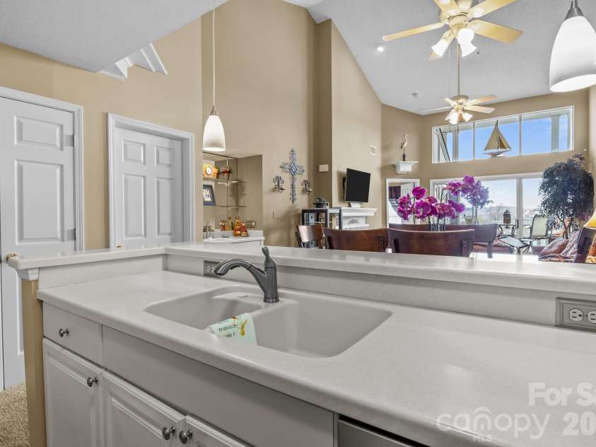 18669 Vineyard Point Lane, Cornelius, NC 28031.  MLS# CAR4419919, YatesRealty ID 49290. 