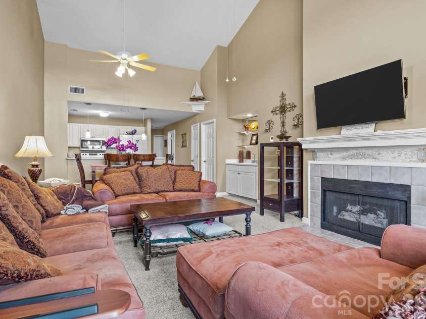 18669 Vineyard Point Lane, Cornelius, NC 28031.  MLS# CAR4419919, YatesRealty ID 49290. 
