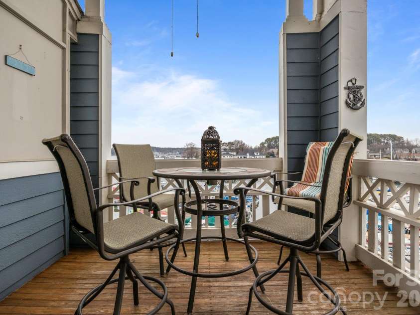 18669 Vineyard Point Lane, Cornelius, NC 28031.  MLS# CAR4419919, YatesRealty ID 49290. 