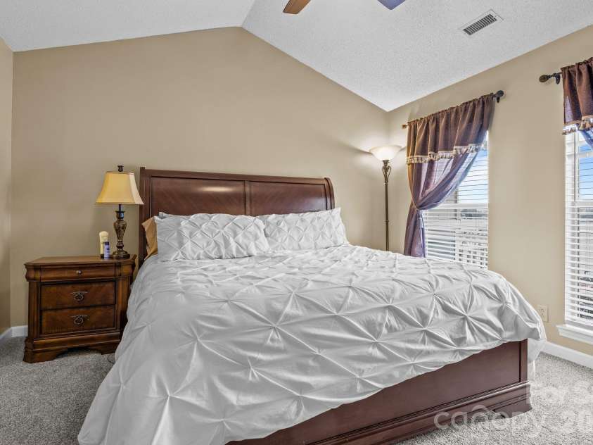 18669 Vineyard Point Lane, Cornelius, NC 28031.  MLS# CAR4419919, YatesRealty ID 49290. 