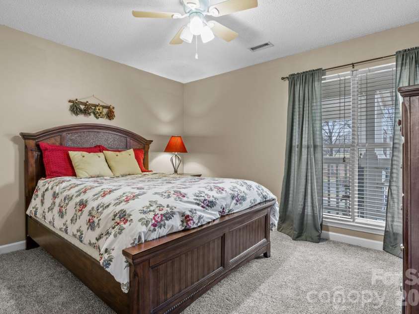 18669 Vineyard Point Lane, Cornelius, NC 28031.  MLS# CAR4419919, YatesRealty ID 49290. 
