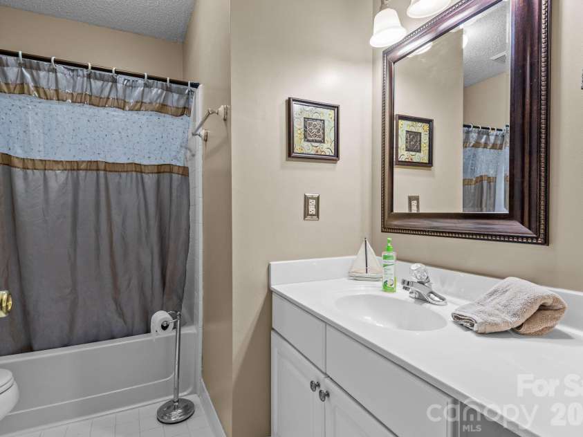 18669 Vineyard Point Lane, Cornelius, NC 28031.  MLS# CAR4419919, YatesRealty ID 49290. 