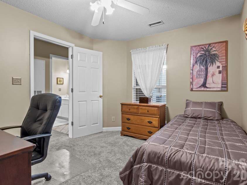 18669 Vineyard Point Lane, Cornelius, NC 28031.  MLS# CAR4419919, YatesRealty ID 49290. 