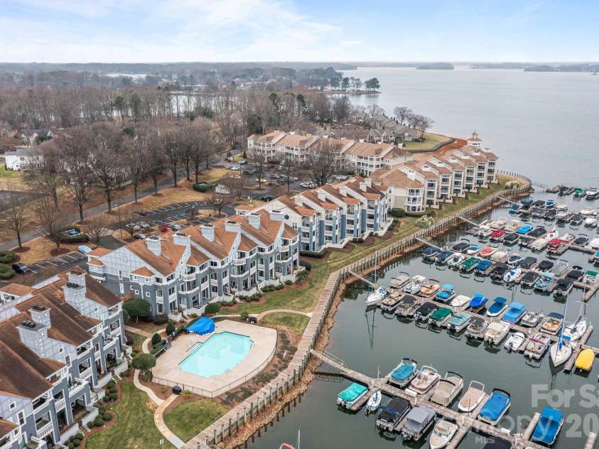 18669 Vineyard Point Lane, Cornelius, NC 28031.  MLS# CAR4419919, YatesRealty ID 49290. 
