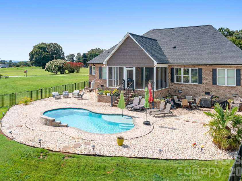 2261 Eva Court, Lincolnton, NC 28092.  MLS# CAR4417585, YatesRealty ID 49293. 