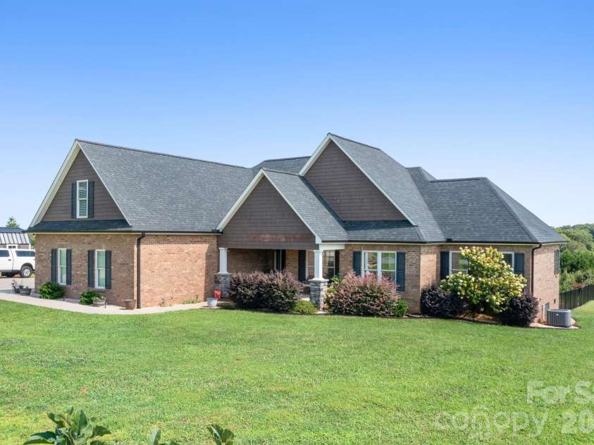 2261 Eva Court, Lincolnton, NC 28092.  MLS# CAR4417585, YatesRealty ID 49293. 