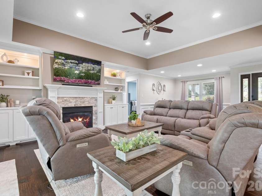 2261 Eva Court, Lincolnton, NC 28092.  MLS# CAR4417585, YatesRealty ID 49293. 