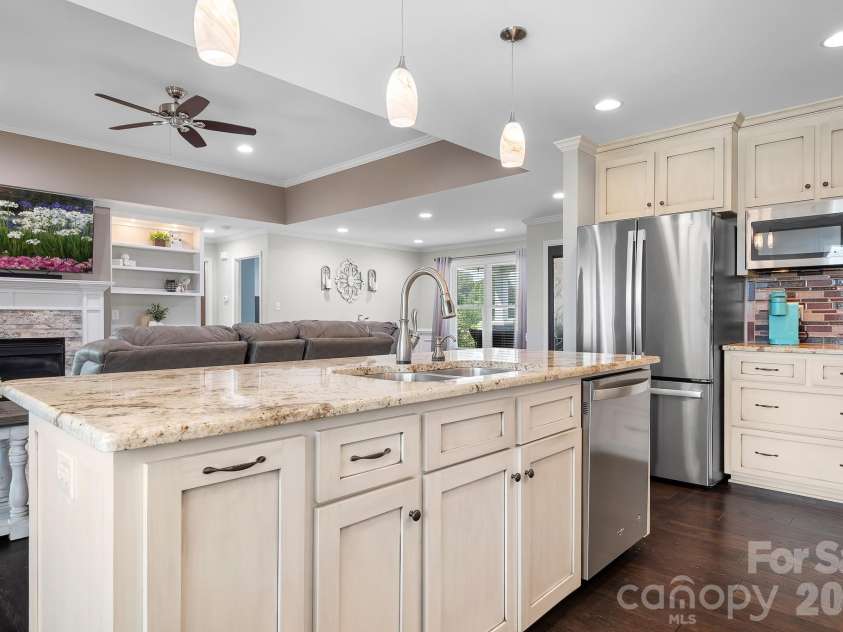 2261 Eva Court, Lincolnton, NC 28092.  MLS# CAR4417585, YatesRealty ID 49293. 