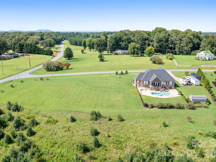 2261 Eva Court, Lincolnton, NC 28092.  MLS# CAR4417585, YatesRealty ID 49293. 