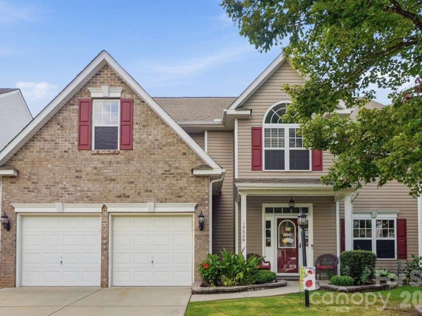 15320 Edgewater Forest Lane, Charlotte, NC 28278.  MLS# CAR4399243, YatesRealty ID 49294. 